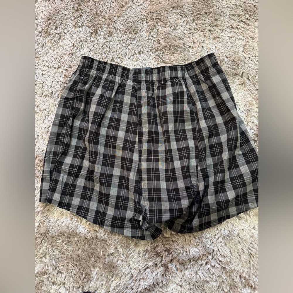 Denver Hayes Black and White NWT men’s shorts.